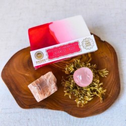 Coffret Amour et tendresse – Quartz rose, Pierre de lune pêche et savon Rose du Japon