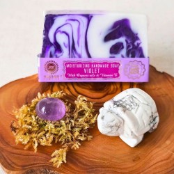 Coffret Totem Tortue rêveuse – Howlite blanche, Améthyste et savon Violette