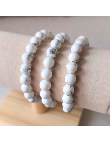 Un bracelet en Howlite blanche naturelle, pierre d’apaisement et de patience.