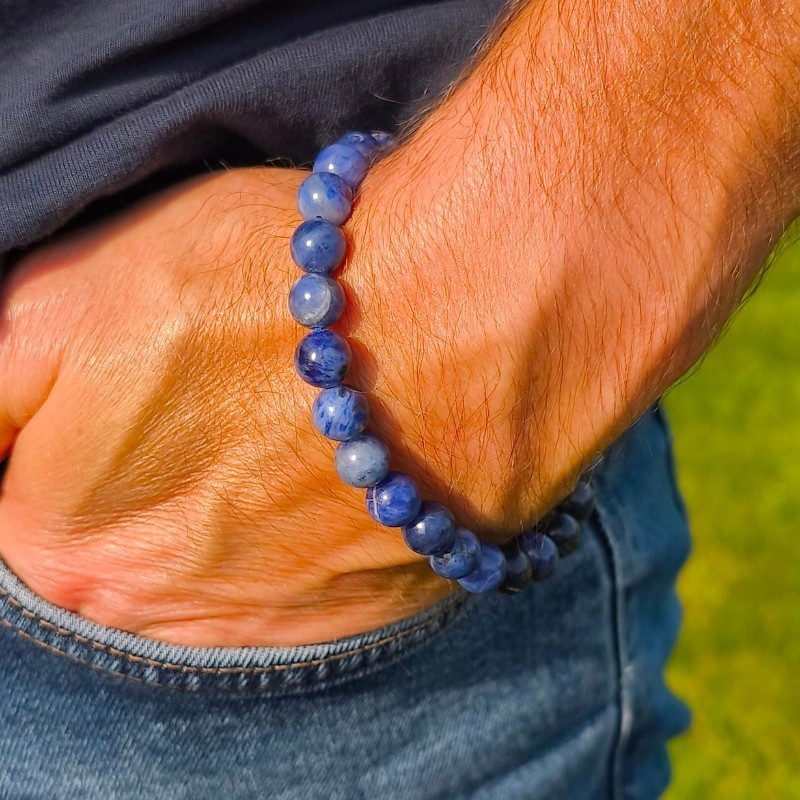 Un bijou équilibrant qui favorise concentration, intuition et communication claire.