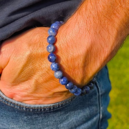 Un bijou équilibrant qui favorise concentration, intuition et communication claire.