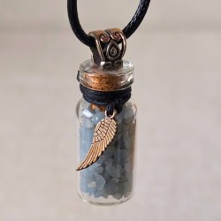 Un coffret réconfortant pour ados : fiole pendentif d’angélite, pierre roulée en quartz rose et bougie parfumée. 2