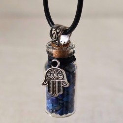 Un coffret inspirant pour ados : fiole pendentif de lapis-lazuli, pierre roulée en calcédoine bleue et bougie parfumée. 2