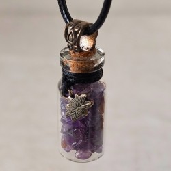 Un coffret apaisant pour ados : fiole pendentif d’améthyste, pierre roulée en cristal de roche et bougie parfumée. 2