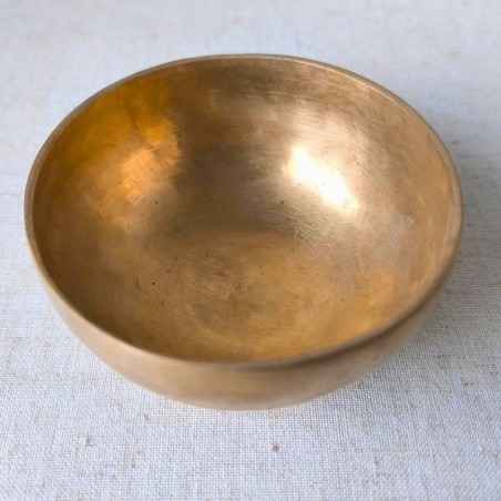 e bol chantant tibétain Cho Pa est un instrument artisanal façonné dans la tradition himalayenne.