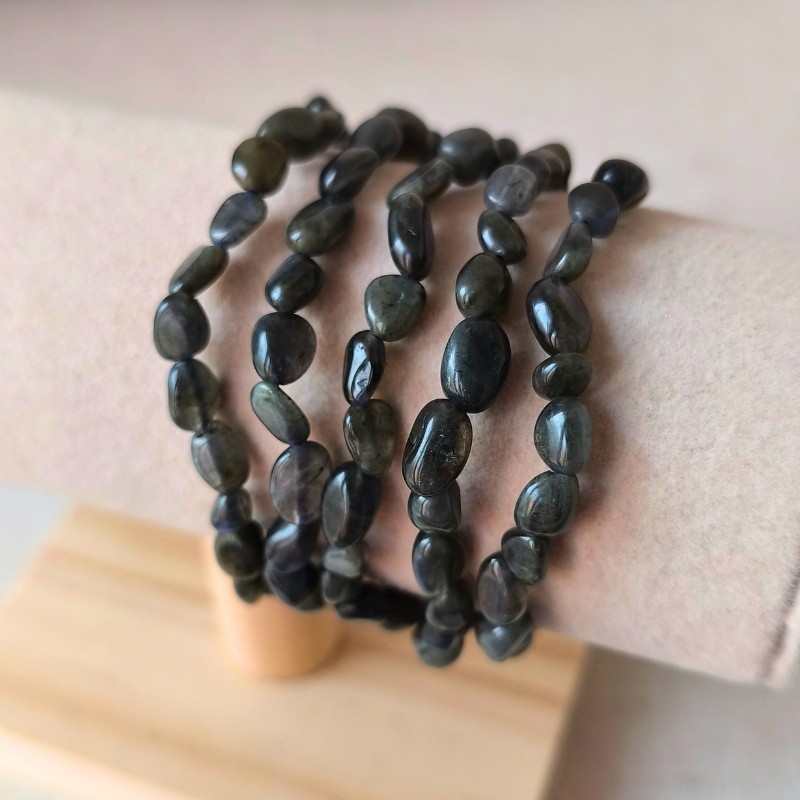 Bracelet en Labradorite noire – Protection et ancrage