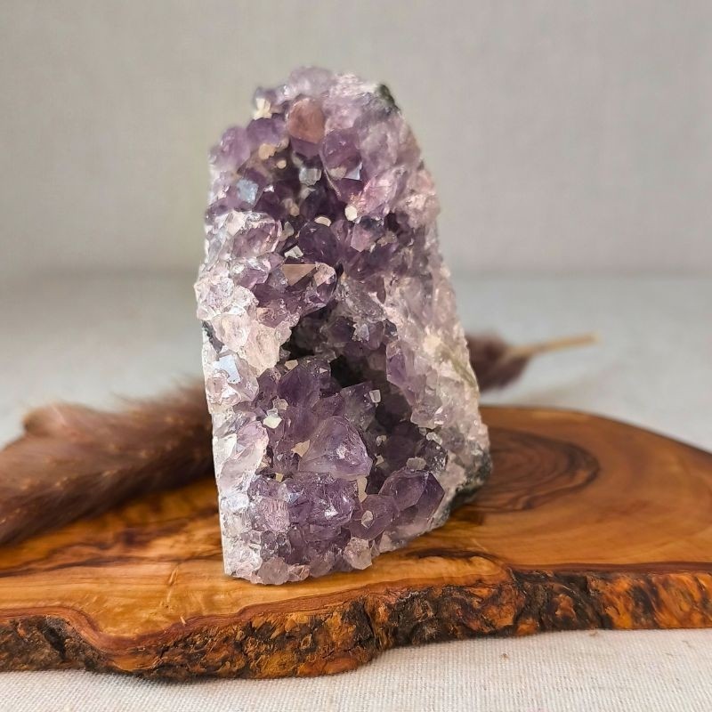 Géode d’améthyste à bord brut –détente et sérénité