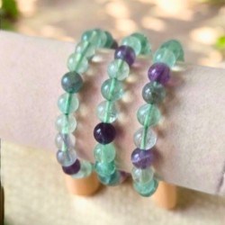 Pierre de clarté et de concentration, la Fluorine multicolore apaise le mental et renforce la lucidité. 2