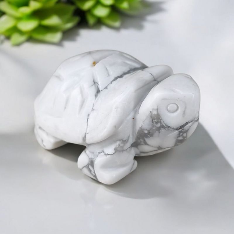 Sculpture artisanale en howlite blanche (50 mm).