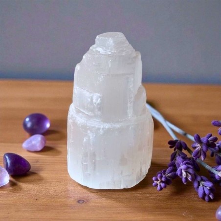 Tour de sélénite naturelle du Maroc, 5 cm, au blanc doux et lumineux