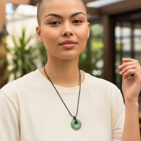 Un pendentif doux et harmonieux, symbole d’optimisme et d’harmonie intérieure.