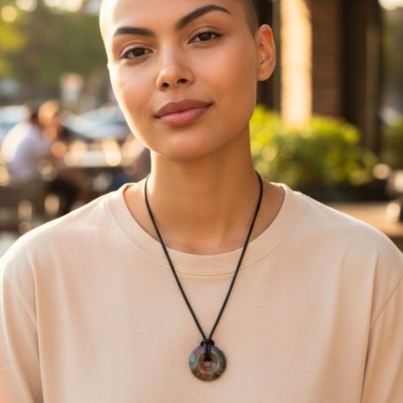 Un pendentif apaisant et naturel, symbole de stabilité et de confiance intérieure.