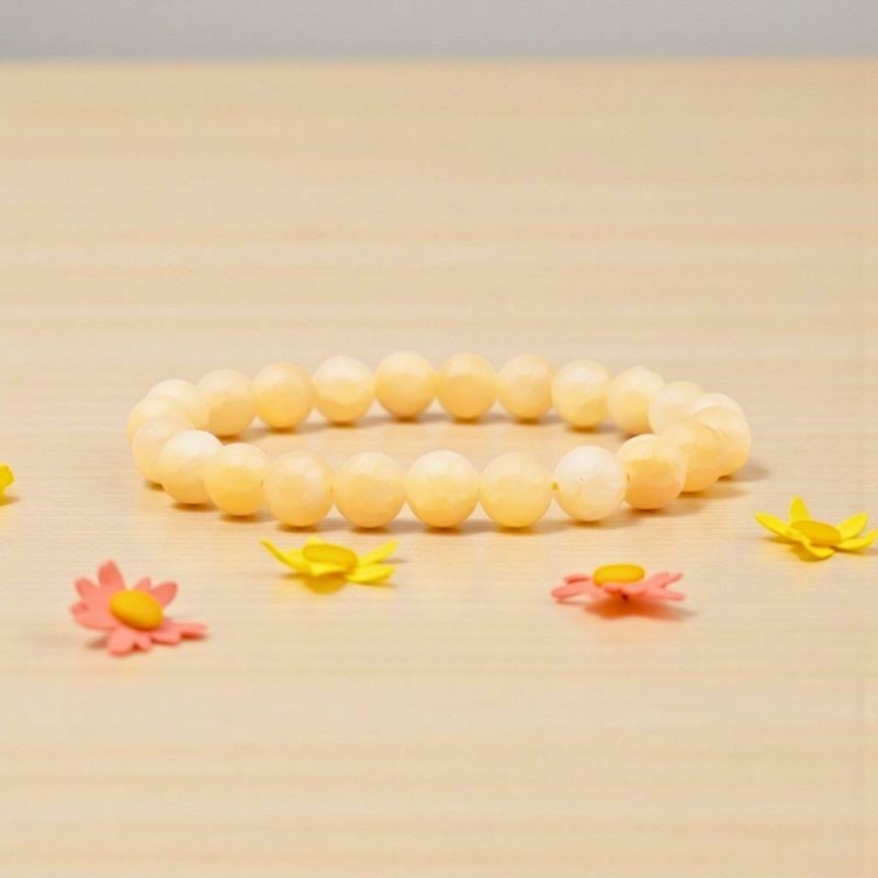 Bracelet en Calcite orange mettant en valeur ses teintes lumineuses et chaleureuses