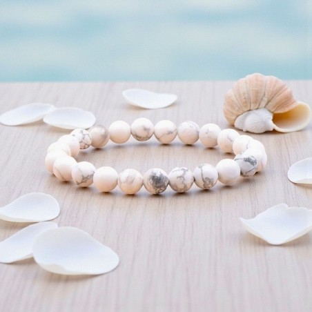 Pierre de calme et de patience, la Howlite blanche aide à apaiser le mental et à favoriser un repos intérieur durable.