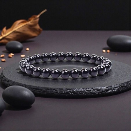 Un bijou sobre et puissant, symbole de stabilité intérieure.