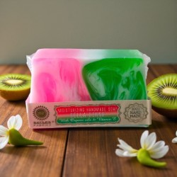 Savon artisanal Bella Donna – doux, fruité et hydratant.