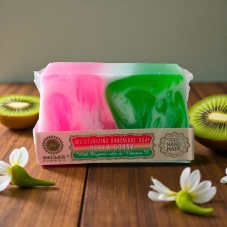 Savon artisanal Bella Donna – doux, fruité et hydratant.
