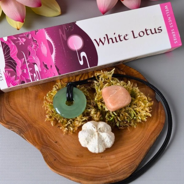 Coffret bien-être associant Aventurine verte, Pierre de Lune et encens Lotus blanc