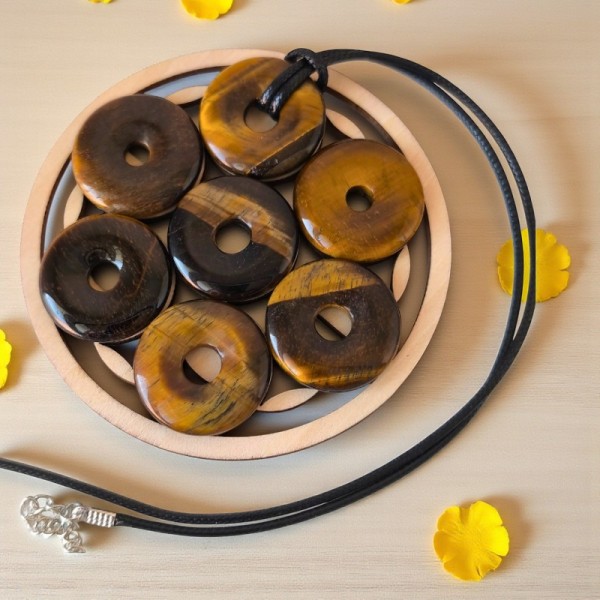 Pendentif donut en Œil de Tigre, pierre d’ancrage et de confiance