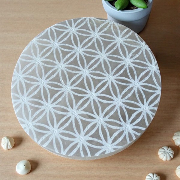 Plaque de rechargement en Sélénite gravée Fleur de vie (10 cm)