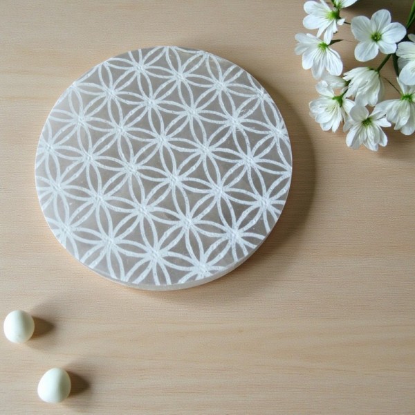 Plaque de sélénite naturelle gravée Fleur de Vie