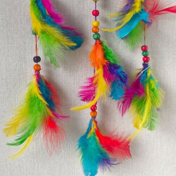 Attrape-rêve en chanvre et plumes tissé artisanalement au Népal