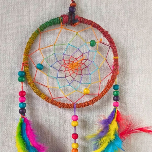 Attrape-rêve en chanvre et plumes tissé artisanalement au Népal