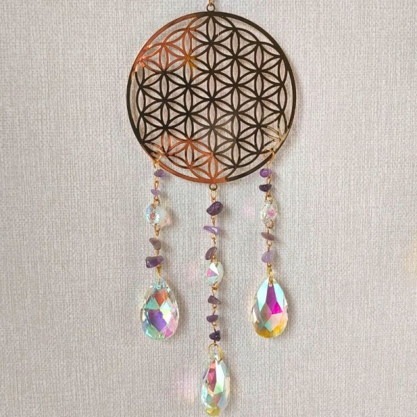 Attrape-soleil Fleur de Vie en métal recyclé, améthyste et cristal facetté.