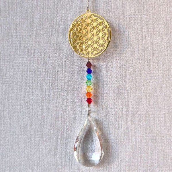 Un rayon de soleil, un éclat de cristal.
La lumière fait le reste.