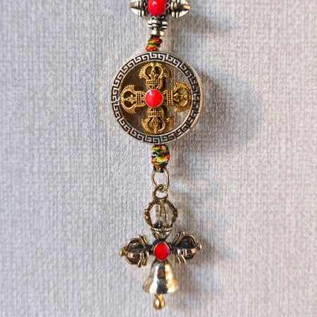 Le double dorje représente la stabilité, la cloche la clarté : 2