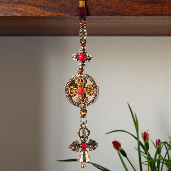 la suspension Double Dorje diffuse une ambiance apaisante
et une symbolique forte venue de l’Himalaya.