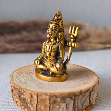 Une statuette en laiton qui respire la sérénité et l’équilibre. 2