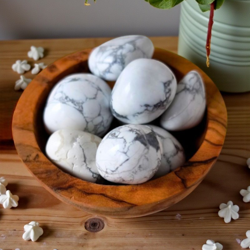 Howlite – Pierre de douceur émotionnelle, elle accompagne les moments de tension