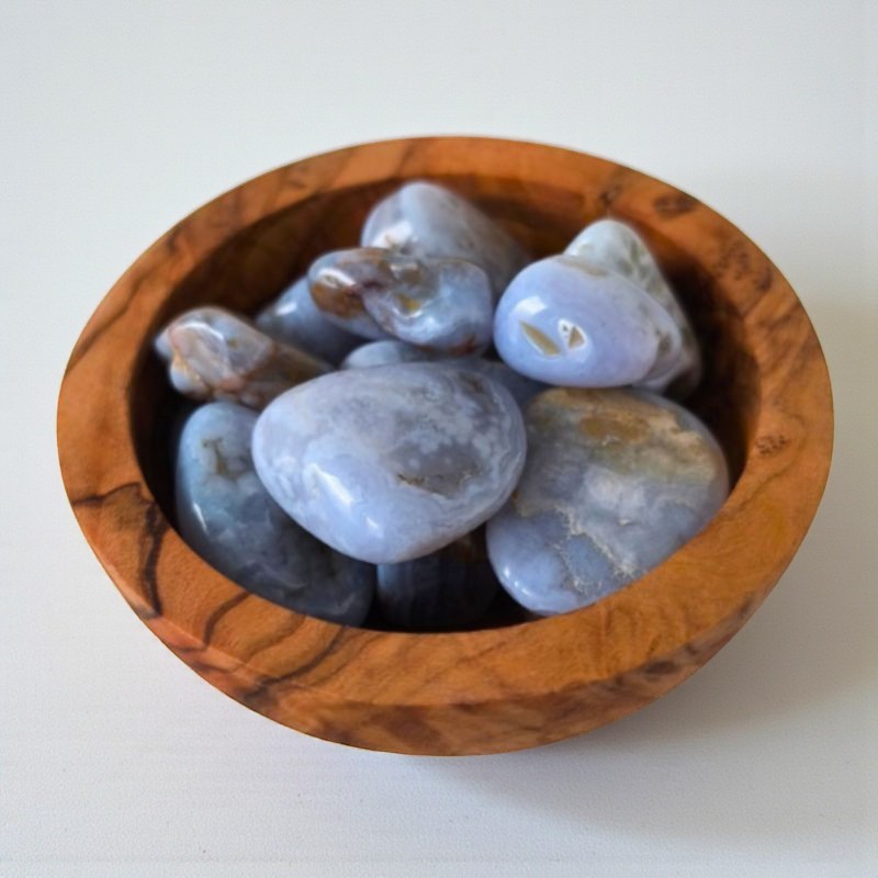 Pierre roulée Calcédoine bleue sur Gangue – Qualité A - Apaisement et Communication | Litho Terra