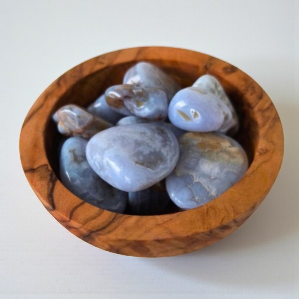 Pierre roulée Calcédoine bleue sur Gangue – Qualité A - Apaisement et Communication | Litho Terra