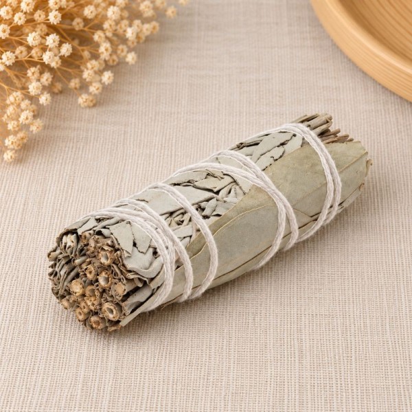 Smudge de sauge blanche et d'eucalyptus fabriqué artisanalement au Mexique