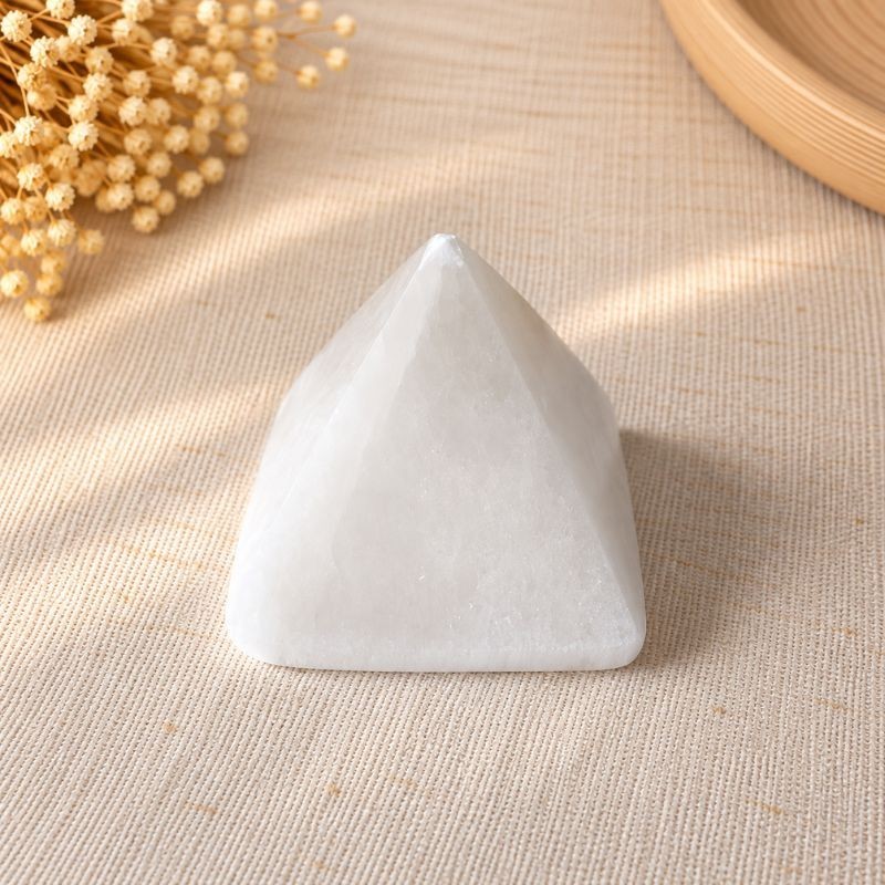 Pyramide en Sélénite naturelle du Maroc – 8 cm
