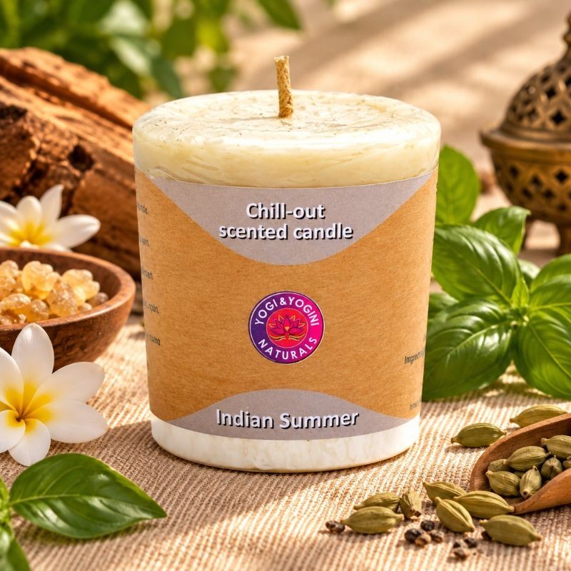 Bougie artisanale Indian Summer, aux notes enveloppantes de Nag Champa, aromatiques de basilic et épicées de cardamome.