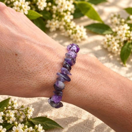 Bracelet baroque en Améthyste naturelle sur un support en bois 2