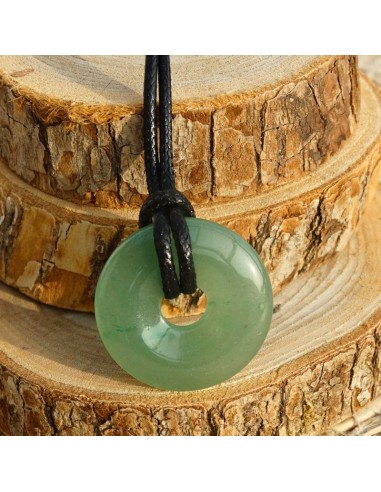 Un pendentif en Aventurine verte, pierre de croissance intérieure et de fluidité émotionnelle.