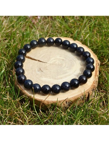 Un bracelet en Onyx naturel, pierre de force intérieure et de centrage profond.