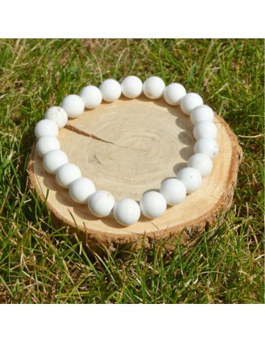 Un bracelet en Magnésite naturelle, pierre de calme mental et d’ouverture du cœur.