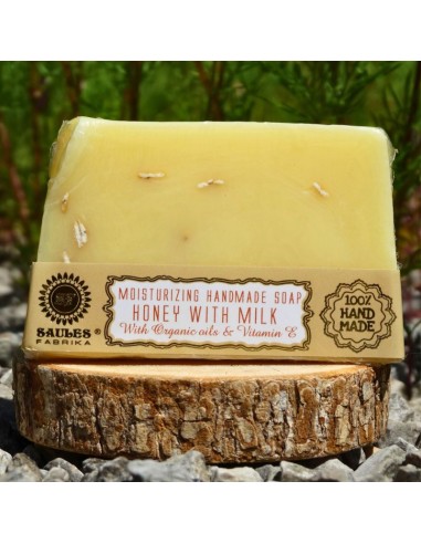 Un savon artisanal au miel et au lait, doux et gourmand.