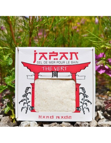 Un sel de bain artisanal au parfum de thé vert.