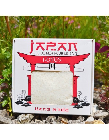 Un sel de bain naturel au doux parfum de lotus.