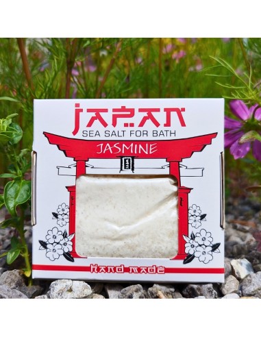 Un sel de bain au parfum envoûtant de jasmin.