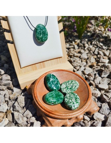 Une pierre percée en Agate arbre naturelle d’Inde.