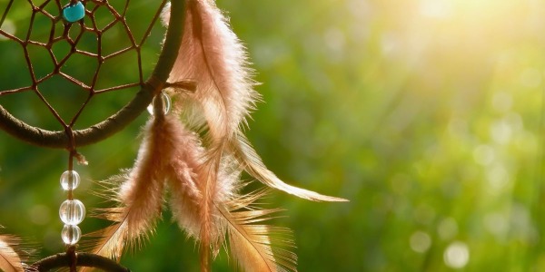 Gestes et objets : des traditions qui traversent le temps